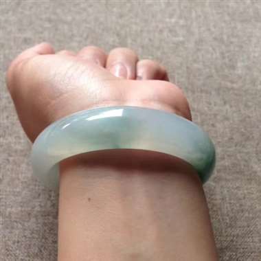 天然翡翠A货冰糯种飘蓝花完美正圈手镯