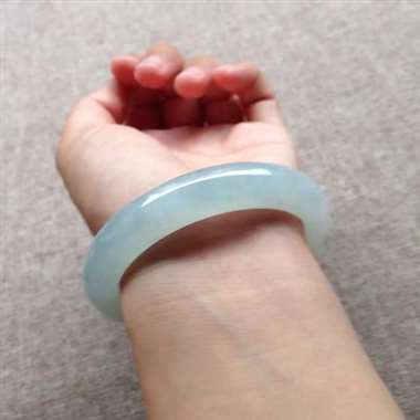 天然翡翠A货冰种淡瓜色完美正圈手镯