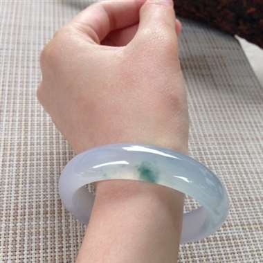 17041321#正圈尺寸：54.2x13.3x7.3mm 冰飘花镯，种水十足，清爽，花色灵活品相好