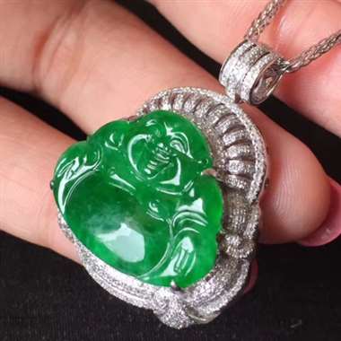 绿佛！高冰种色标正阳绿，起光起胶感，完美无裂纹，肚子上棉纹不影响，豪华镶嵌，裸石23.8:18:3.