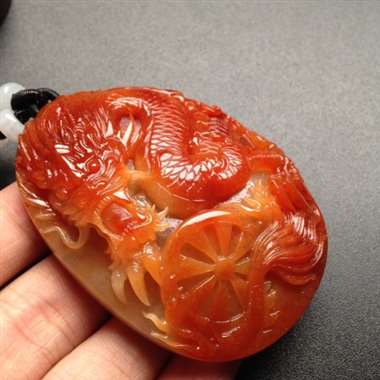 巧雕红翡龙牌 尺寸67-48-16毫米