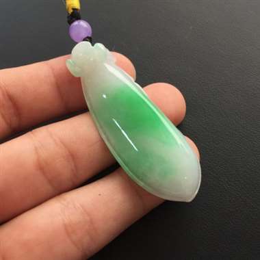 冰种飘绿福瓜挂件