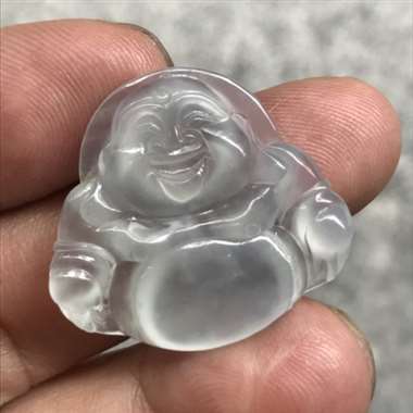 翡翠A货、完美无裂痕、价格的体现带少量天然白棉也不影响整体、高冰种白冰种、细腻底装起荧光。