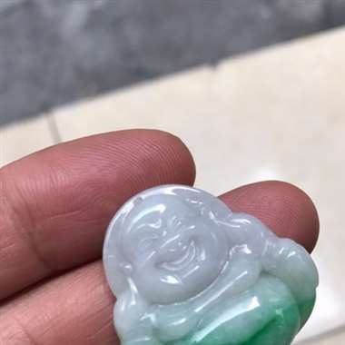 翡翠A货：糯种.翠绿色.佛公.辣色.清爽干净.水润.完美无瑕.饱满.尺寸：30.4mm31.2mm6
