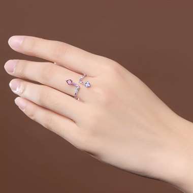 18K金红碧玺戒指，主石1.42ct，副石0.091ct，重量2.98g，手寸13.5#