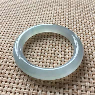 高冰起胶起光圆条手镯,规格:57.1*11.1*10.7,老坑老种,水头足,底子细腻均匀! 高冰起胶起光圆条手镯,规格:57.1*11.1*10.7,老坑老种,水头足,底子细腻均匀!