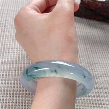 17041427#正圈尺寸：54.2x13.2x7.3mm 冰飘花镯，很纯很细腻的品质，种老水足，起
