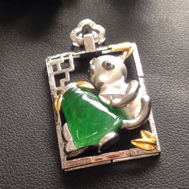 冰种满色特色吊坠,非常特别的一款,性价比超高的! 冰种满色特色吊坠,非常特别的一款,性价比超高的!