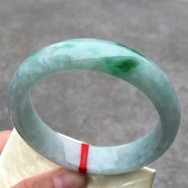 完美正庄手镯，色阳，无纹无裂，条肥，版型好，尺寸57*14.9*8.1mm，性价比高，推荐