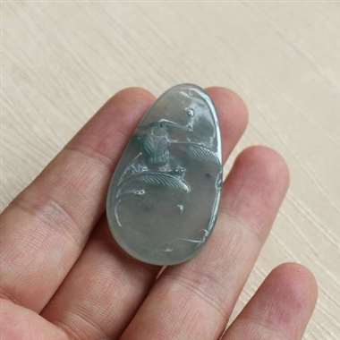 自在娇莺恰恰啼 留连戏蝶时时舞 小黄莺在大自然下一副悠然的姿态 仿佛时间为之停了下来 这枚牌子