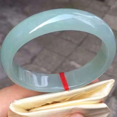 55.5圈口手镯，带底色，底庄细腻，板形好，性价比高，小手可以收，尺寸55.5*14.3*6.7，推