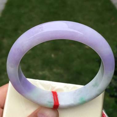 紫罗兰正圈，尺寸56.6-13.4-7.8，水润细腻，紫色浓郁，打灯微纹，可忽略，编号041014