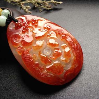 巧雕红翡花开富贵 尺寸68-48-10毫米 巧雕红翡花开富贵 尺寸68-48-10毫米