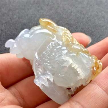 冰种带黄翡完美精品貔貅！种好，水头好，雕工细致，线条流畅。尺寸：38.6-27.5-26.4