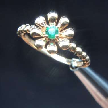 18K红金镶嵌,主石0.12ct,配钻0.007ct,总重2.227g,美丽的花瓣形代 18K红金镶嵌,主石0.12ct,配钻0.007ct,总重2.227g,美丽的花瓣形代
