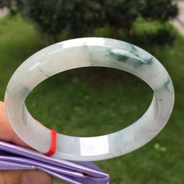 正圈，糯冰种飘花，尺寸59.6-13.0-8.1，水润细腻，完美