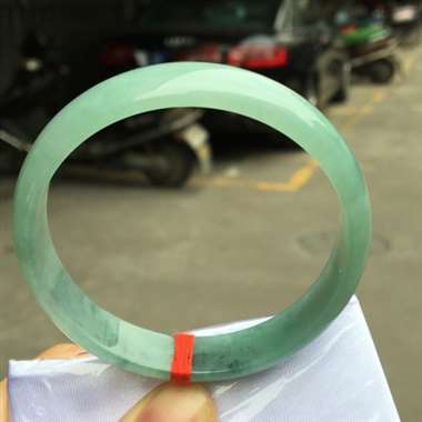 完美飘花正庄手镯，底庄非常细腻，上手效果好，性价比超高，推荐，尺寸53.8*11.4*5.9mm