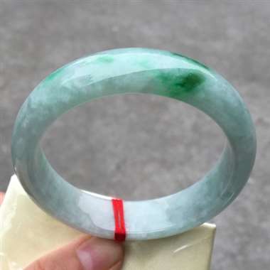 完美正庄手镯,色阳,无纹无裂,条肥,版型好,尺寸57*14.9*8.1mm,性价比高,推荐 完美正庄手镯,色阳,无纹无裂,条肥,版型好,尺寸57*14.9*8.1mm,性价比高,推荐