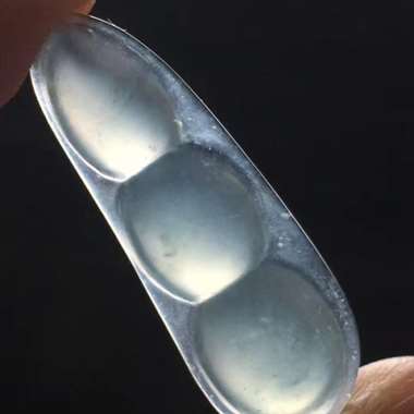高冰种蓝底福豆，尺寸：35.5*12.2*5.8mm，完美起光，种特老，带蓝底，饱满。H12