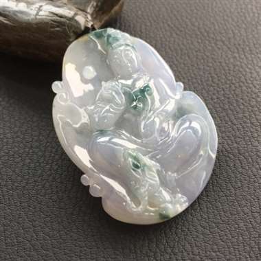 冰糯种福禄寿观音挂件 有小纹无扣感,尾图透光图可见。尺寸:48.8*33.4*6.1 冰糯种福禄寿观音挂件 有小纹无扣感,尾图透光图可见。尺寸:48.8*33.4*6.1