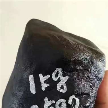 WW56新货1公斤。各应角全赌料，整块都有水头表现，种老水长，翻炒均匀，对桩的微。尺寸:8-6-6