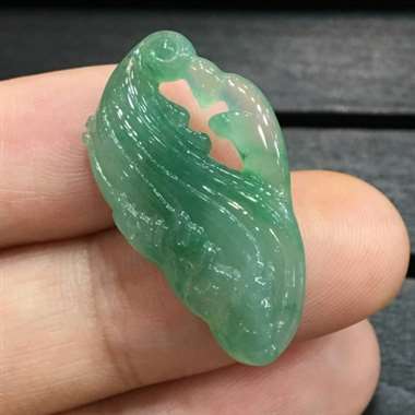 祈福，平安吉祥，冰绿料，精工雕刻，出神入化，艺术特色，完美，镶嵌后效果更佳（参照末图），特惠价