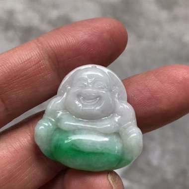 翡翠A货：糯种.翠绿色.佛公.辣色.清爽干净.水润.完美无瑕.饱满.尺寸：30.4mm31.2mm6