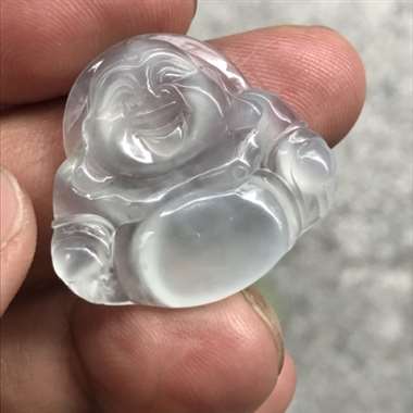 翡翠A货、完美无裂痕、价格的体现带少量天然白棉也不影响整体、高冰种白冰种、细腻底装起荧光。