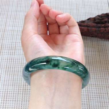 17041713#正圈尺寸：57.5x13.6x7.4mm 冰飘花镯，品相非一般好看，花色浓郁灵活，