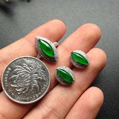 冰种阳绿套件（耳钉 戒指）18K金镶嵌 耳钉裸石11-4-2毫米/戒指裸石12-5-2毫米 内径16