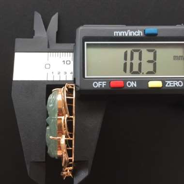 冰种底色完美18k金镶嵌佛公吊坠。尺寸：25.6*28.5*10.3
