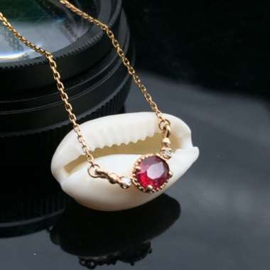 18K金红宝石项链,主石0.5ct,副钻0.025ct,重量1.583g 18K金红宝石项链,主石0.5ct,副钻0.025ct,重量1.583g