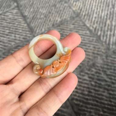 缅甸翡翠A货,很生动的蝙蝠在你眼前,福到了,赶紧带回家吧,介指,项链搭配都可以。 缅甸翡翠A货,很生动的蝙蝠在你眼前,福到了,赶紧带回家吧,介指,项链搭配都可以。
