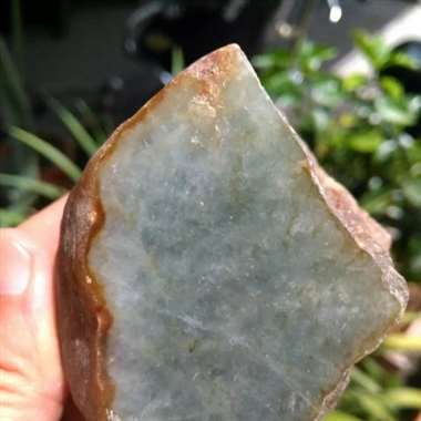 W25,明料一枚,重:279克,糯冰有底色,种已老到家了,出货漂亮,挂件几个妥妥的,尺寸:61*55 W25,明料一枚,重:279克,糯冰有底色,种已老到家了,出货漂亮,挂件几个妥妥的,尺寸:61*55