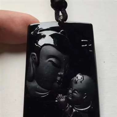 ♥️墨翠:送子观音，完美无裂纹，细腻干净，黑度极黑，性价比高，纯手工打造，打灯透绿，薄利多销，一手货