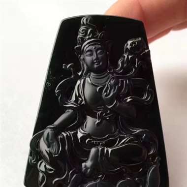 墨翠观音菩萨挂件，极品老坑料墨翠：打灯全透绿～纯手工雕刻，质地细腻纯净，高品质，高质量，黑光亮，完美