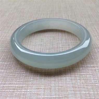 天然翡翠A货冰种淡瓜色完美正圈手镯
