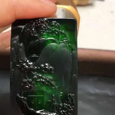 冰种墨翠山水牌 黑度黑亮 打灯翠绿 雕工精美 尺寸:51-34.2-6.7