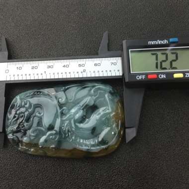冰种飘花完美龙马精神挂件 尺寸：72.2-46.7-6.3