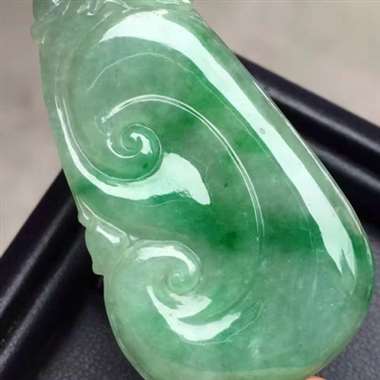 福利！冰种飘绿如意：完美无裂纹，种水好，玉质细腻，雕工精致，色泽漂亮，尺寸：41.2/23.1/3.