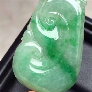 福利！冰种飘绿如意：完美无裂纹，种水好，玉质细腻，雕工精致，色泽漂亮，尺寸：41.2/23.1/3.