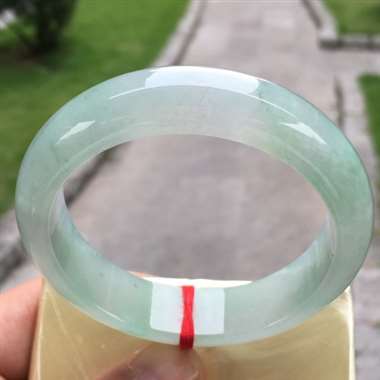 冰种飘翠正圈，尺寸55.1-14.8-8.1，水润冰透，种老水头足，完美