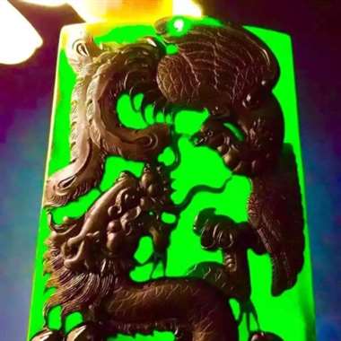 ♥️墨翠:龙凤呈祥，完美无裂纹，细腻干净，黑度极黑，性价比高，纯手工打造，打灯全透绿，结缘价: