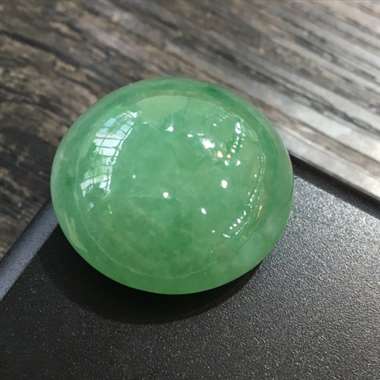 阳绿大鸽子蛋，完美色阳，大件厚庄，底庄细腻，镶嵌效果更好，推荐，尺寸27.9*13.0mm，重量15