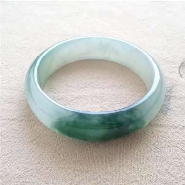 天然翡翠A货冰糯种飘花完美正圈手镯 天然翡翠A货冰糯种飘花完美正圈手镯