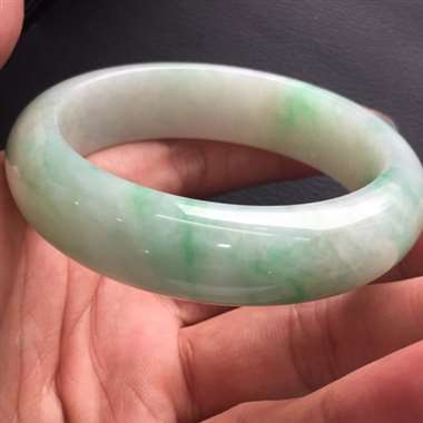 正装细糯种飘花手镯 底细干净 色泽靓丽 完美无裂