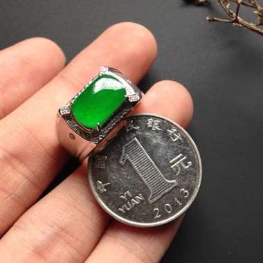冰种阳绿马鞍戒 18K金镶嵌 裸石7-12-2毫米 内径18 指圈17号