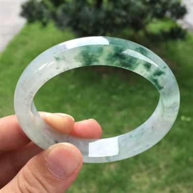 正圈，冰种飘花，尺寸57.1-13.2-7.5，水润冰透，飘花飘逸，完美