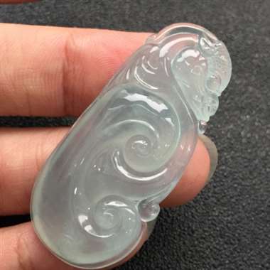 冰种翡翠如意挂件 尺寸：46.0-21.8-8.8mm