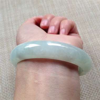 天然翡翠A货冰糯种飘点绿完美正圈手镯